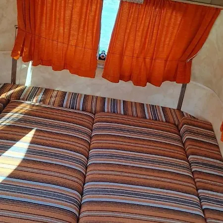 Camping Chez Flo&fred Caravane Vintage *